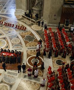 Kto wybierze następcę papieża Franciszka? Niektórzy kardynałowie rezygnują z konklawe