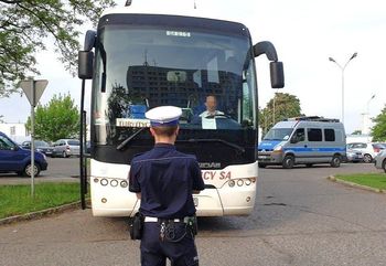 Inowrocław: Policjanci zatrzymali dowód rejestracyjny autokaru