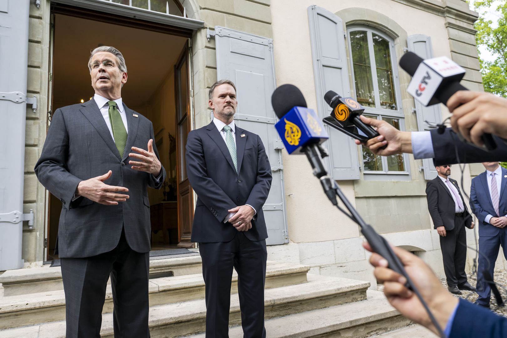 USA and China hold trade talks in Switzerland
epa12092030 U.S. Secretary of the Treasury Scott Bessent (L) and U.S. Trade Representative Jamieson Greer (R) speak to the press after the second day of a bilateral meeting between the United States and China, in Geneva, Switzerland, 11 May 2025.  EPA/MARTIAL TREZZINI EDITORIAL USE ONLY 
Dostawca: PAP/EPA.
MARTIAL TREZZINI
diplomacy, usa-china, press