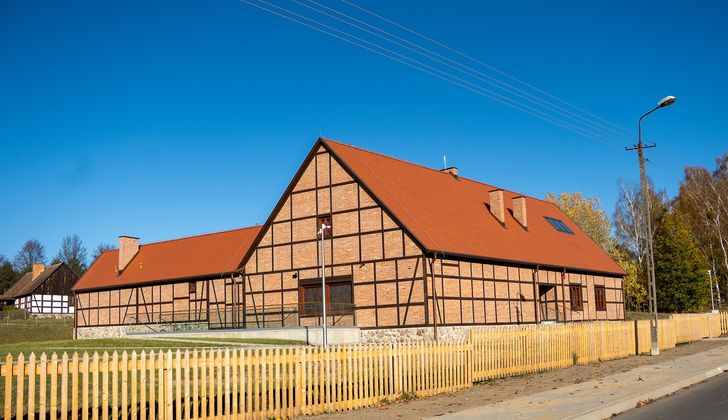 Zajazd z Łobżenicy otwarty w skansenie w Osieku nad Notecią