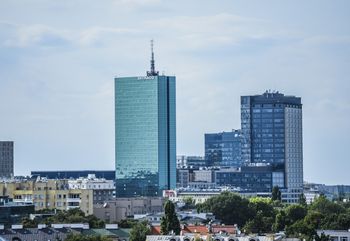 Jeden z pierwszych warszawskich wieżowców zostanie wyburzony. Co w zamian?