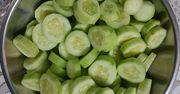 Posyp ogórki przed podaniem. Obniża cholesterol, wymiata złogi z jelit