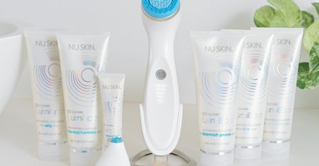 Nu Skin® przedstawia nową wersję wielokrotnie nagradzonego urządzenia do pielęgnacji twarzy. Poznaj ageLOC® LumiSpa iO