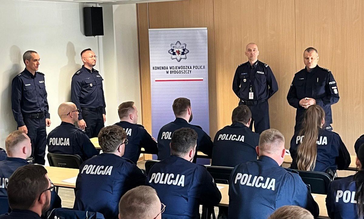 Policjanci na kursie podoficerskim