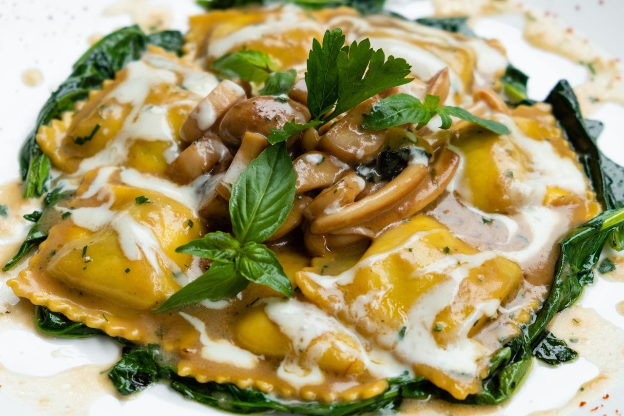 Ravioli po których nie wrócisz do pierogów. Delikatne ciasto i aromatyczny farsz