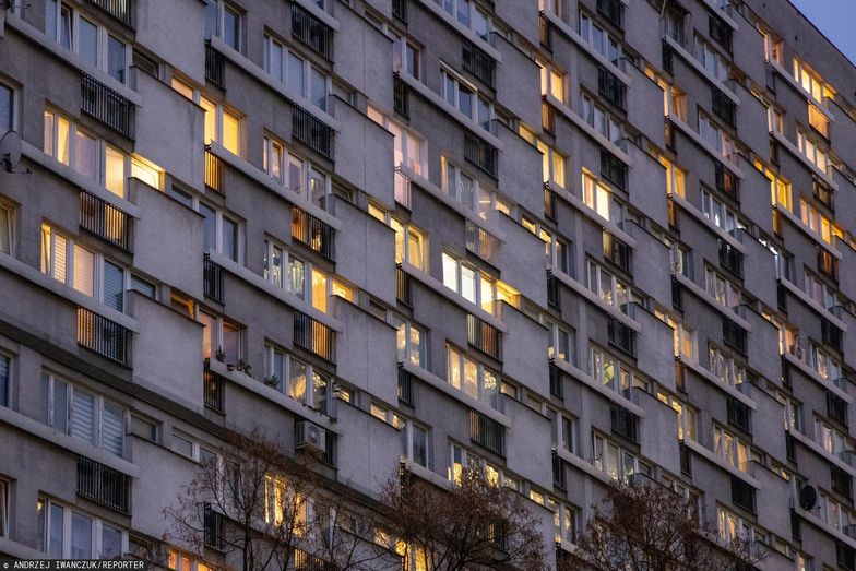 Wykupili mieszkanie komunalne za 18 tys. zł. Szybko je sprzedali i zbudowali dom. Miasto chciało pieniędzy