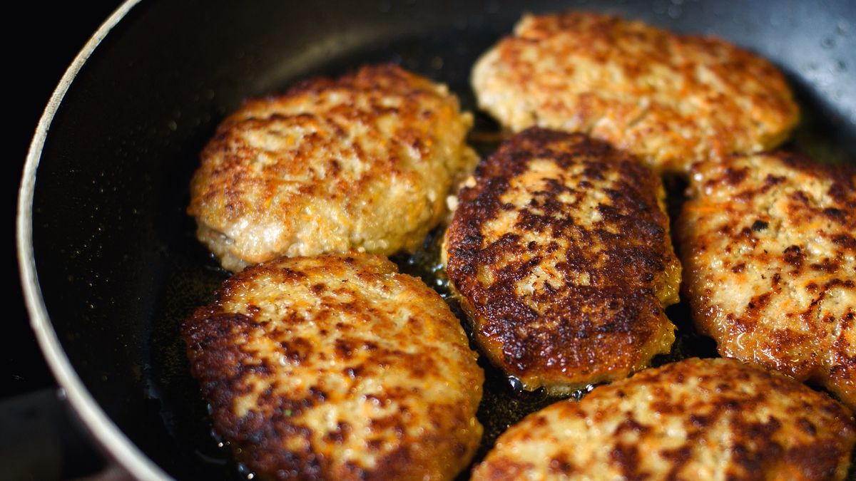 fried cutlets on a frying panfried cutlets on a frying pan.BigNazikfryingpan, calorie, crust, fleshy