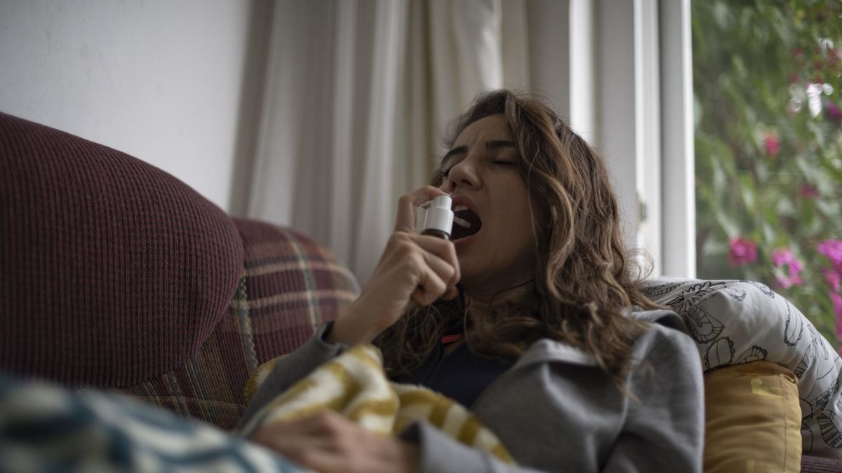 Skrócił się czas inkubacji wirusa. W przypadku Omikronu u zakażonych znacznie szybciej pojawiają się objawy