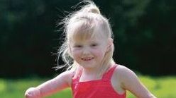 5-letnia dziewczynka znów może biegać dzięki protezom z włókien węglowych 1