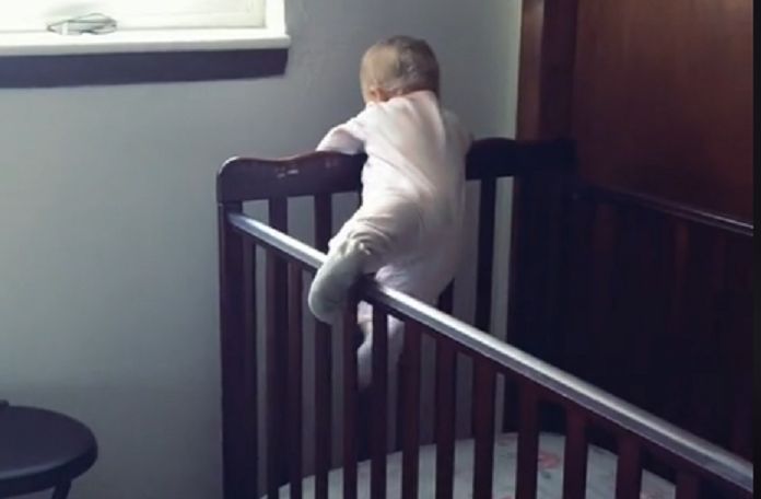 Filmik z uciekającą dziewczynką zrobił furorę w internecie