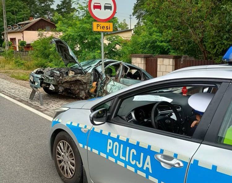 Białobrzegi: Tragiczny afekt wczorajszego wypadku na DK48. Kierowca Forda zmarł w szpitalu