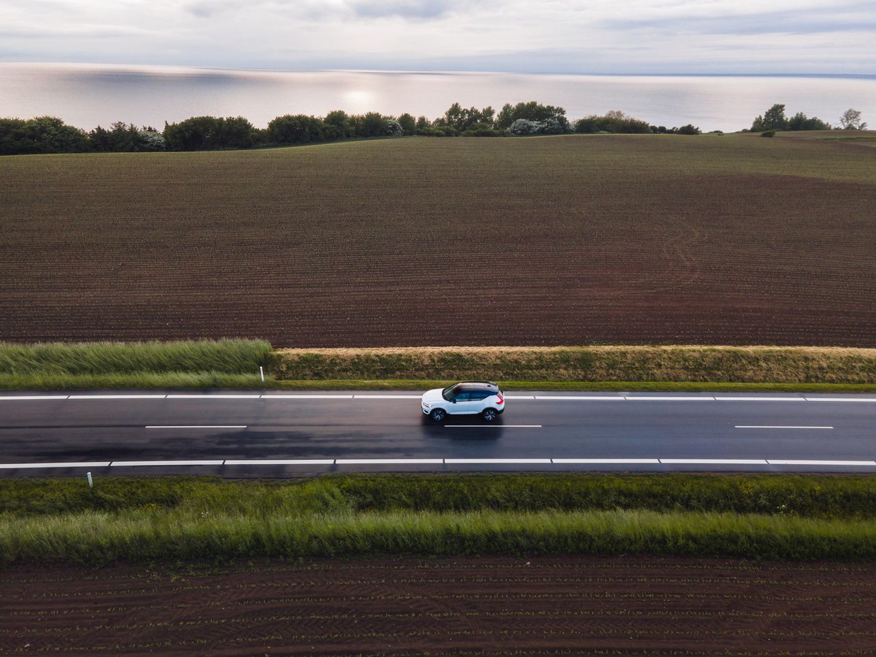 Przy spokojnej jeździe 100 km w XC40 P6 Recharge może kosztować nawet 7 zł. To tyle co litr oleju napędowego