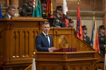 Magyar zapowiada obniżkę wynagrodzeń w rządzie i parlamencie. Będą cięcia