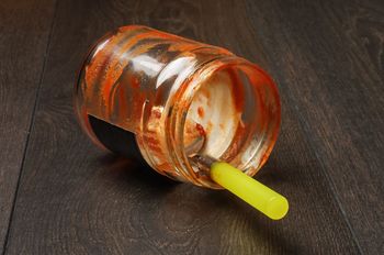 Brudne słoiki wyrzucaj do tego kosza. Wielu popełnia błąd