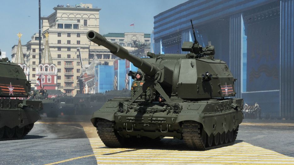 Pr�ba generalna przed parad? wojskow? z okazji Dnia Zwyci?stwa w Moskwie
Fot. Wojtek Laski/East News   Moskwa, Rosja 07.05.2015   Proba generalna przed parada wojskowa z okazji Dnia Zwyciestwa, ktora odbedzie sie 9 maja na Placu Czerwonym w Moskwie z okazji 70. rocznicy zakonczenia II wojny swiatowej.   N/Z: samobiezna haubica 2S35 Koalicja-SW kalibru 152 mm    Moscow Russia, May 7, 2015   A rehearsal for the Victory Day military parade which will take place at Moscow's Red Square on May 9 to celebrate 70 years of the victory in the WWII in Moscow.  On photo:  Russia's 2S-35 Coalition-SV self-propelled 152 mm howitzer rides.
Wojtek Laski