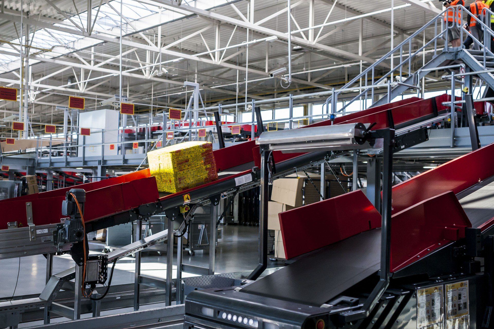 12.09.2019 MOSZNA PARCELA ULICA JUTRZENKI 6 NOWA SORTOWNIA PRZESYLEK DHL PARCEL PACZKI KURIER DHL PRZESYLKA KURIERSKA PACZKA NZ FOT. SZYMON STARNAWSKI / POLSKA PRESS