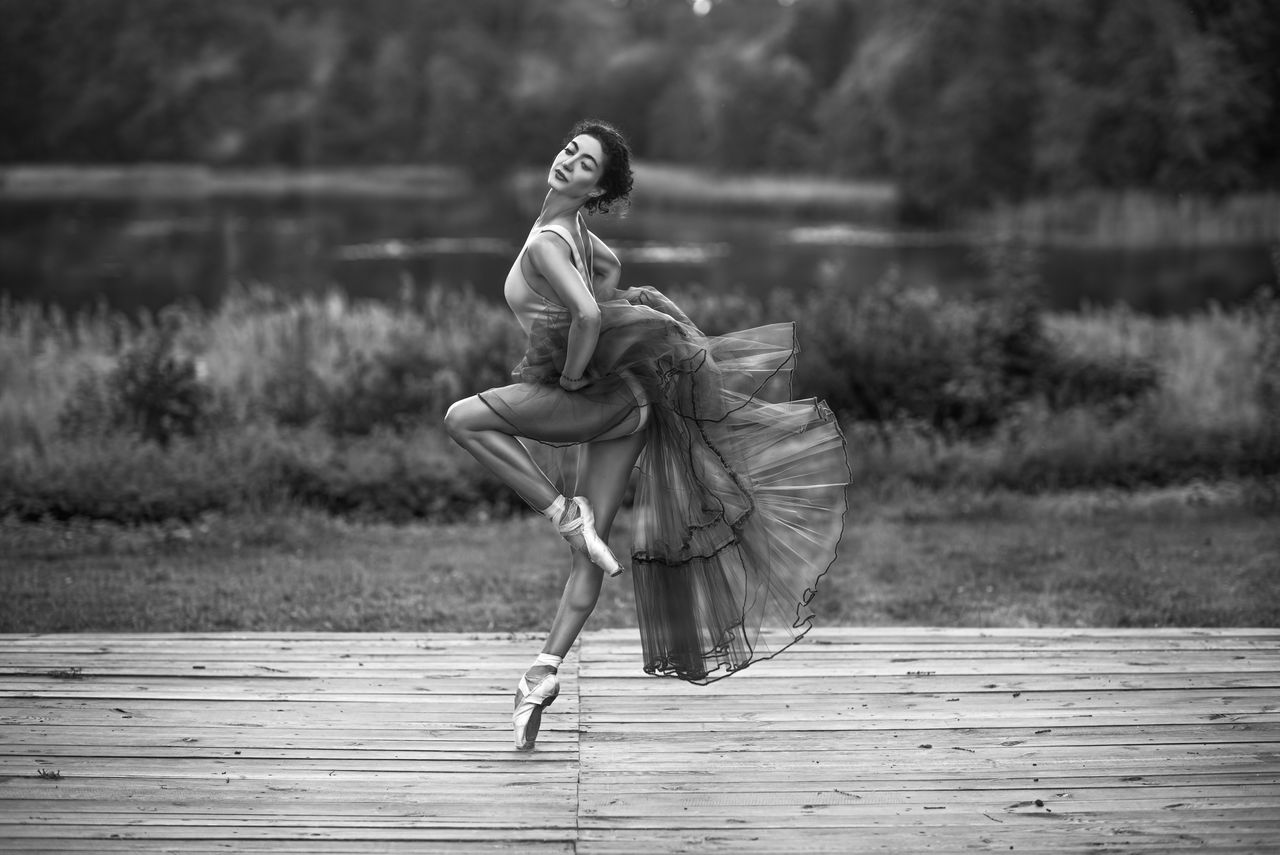 Tancerka kocha mazurską przyrodę (fot. Waldemar Szmidt)