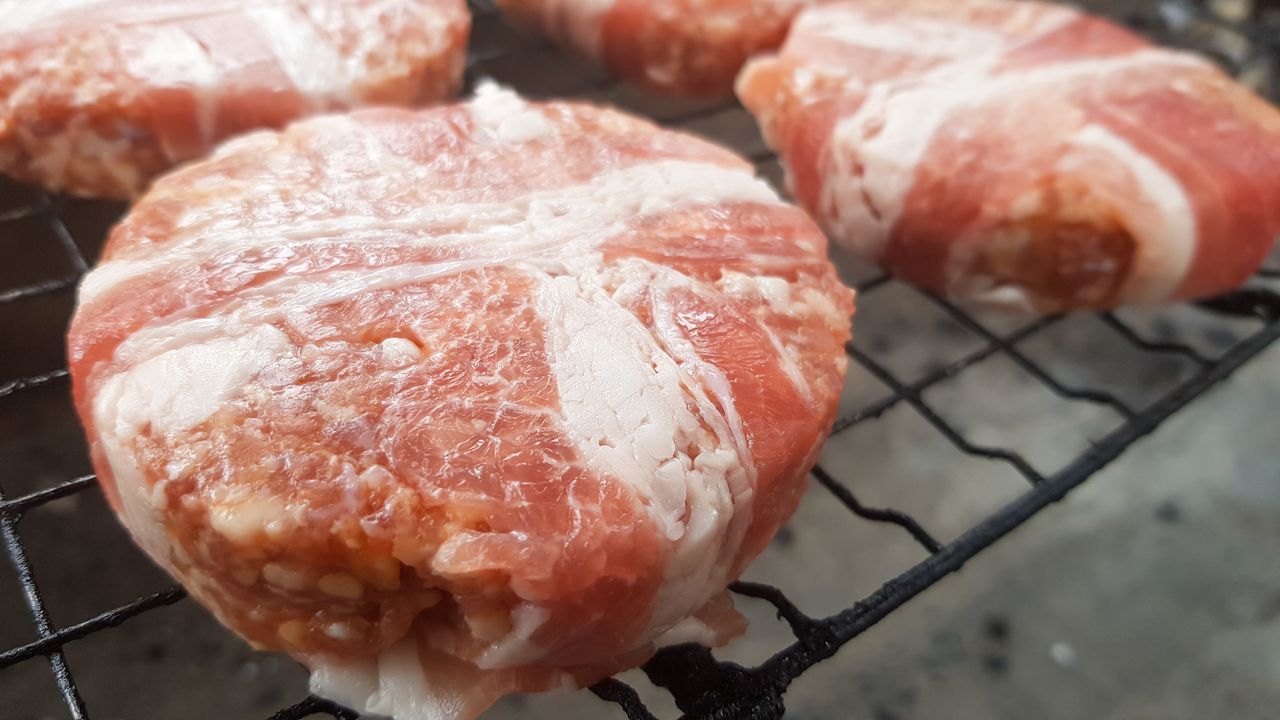 Cutlets in bacon 