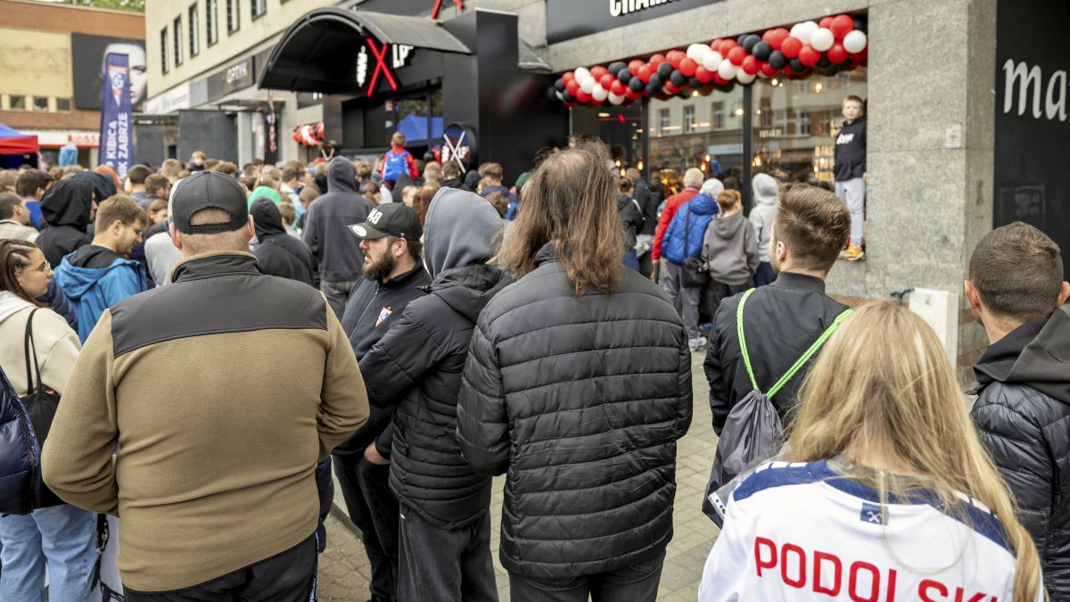 Podolski otworzył lokal z kebabem. Tłumy w kolejce