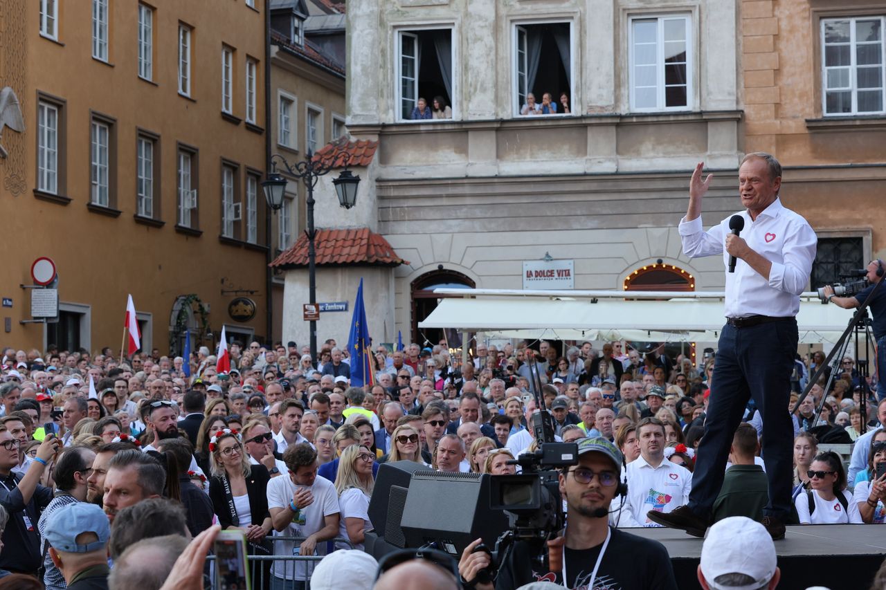 Donald Tusk podczas "Wiecu 4 czerwca" na Placu Zamkowym w Warszawie