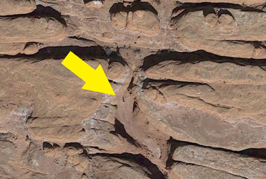 Tajemniczy monolit odkryty przez przypadek. Według Google Earth istnieje tam od lat