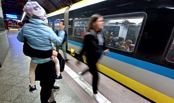 Zmiana czasu. Te pociągi zatrzymają się na godzinę w nocy z 25 na 26 października