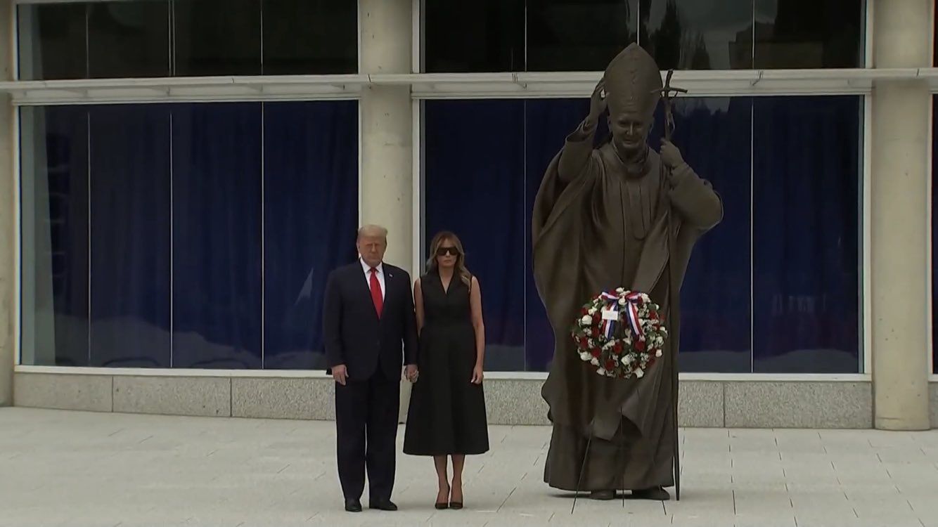 Donald Trump poprosił Melanię Trump, by się uśmiechnęła