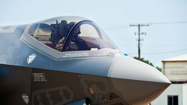 Pierwszy F-35 Lightning II gotowy do akcji! [galeria] 12