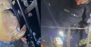 Głubczyce: Policjanci uratowali psa, który nabił się na ogrodzenie. Musieli użyć szlifierki
