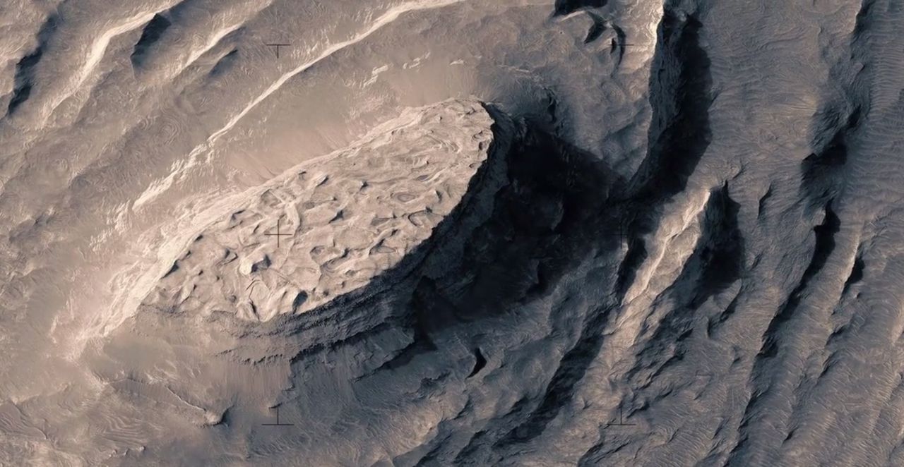 Ten film poklatkowy powstał ze zdjęć NASA i pokazuje... strukturę Marsa