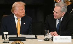 "To czas, by się zmywać". Doradca Trumpa ostrzega przed eskalacją