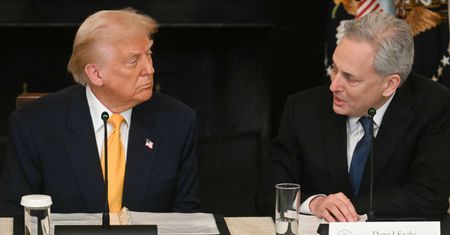 "To czas, by się zmywać". Doradca Trumpa ostrzega przed eskalacją