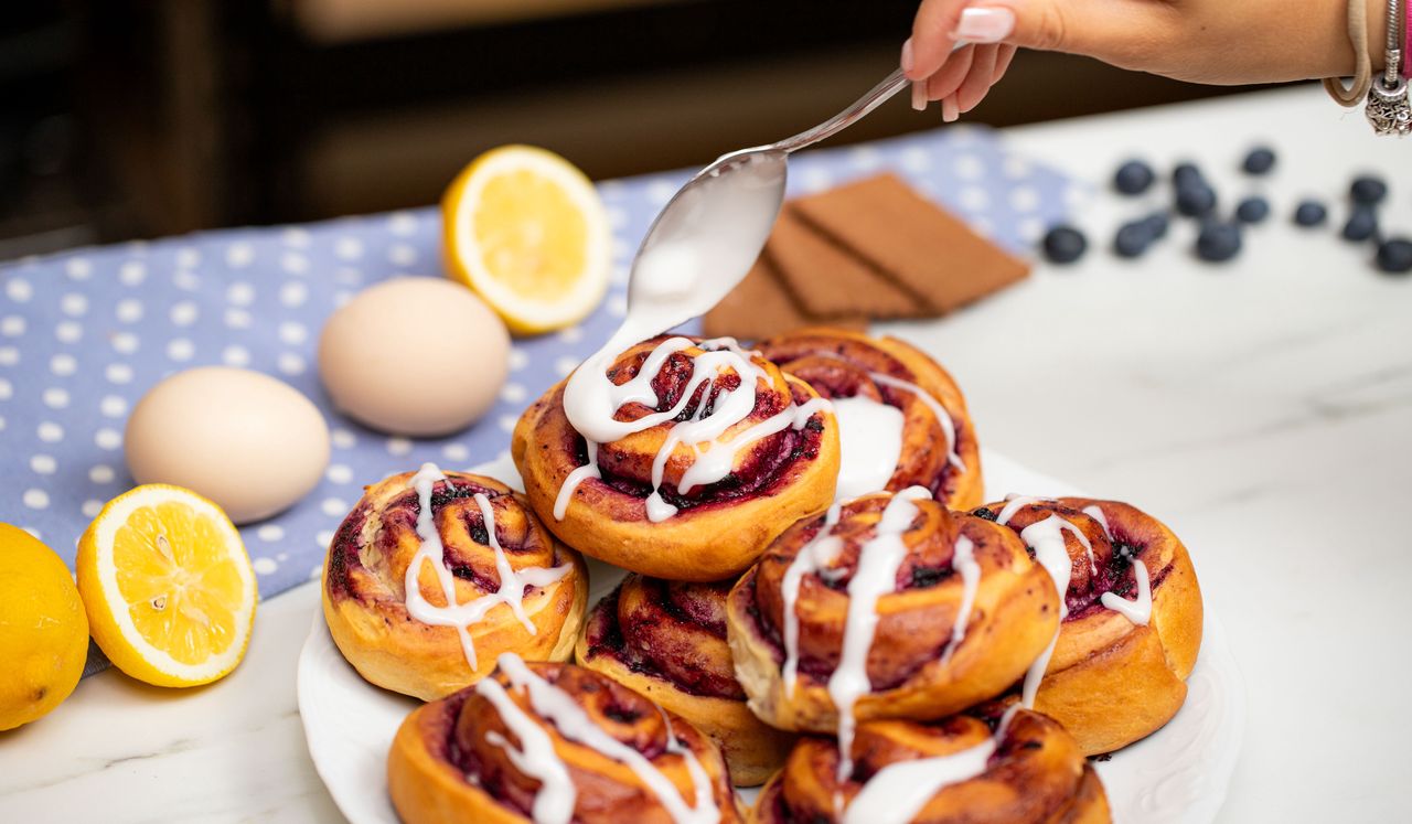 Twisted blueberry rolls