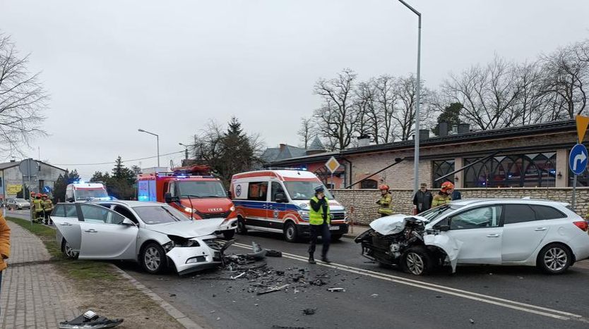 Łódzkie. Dzieci ranne z czołowym zderzeniu