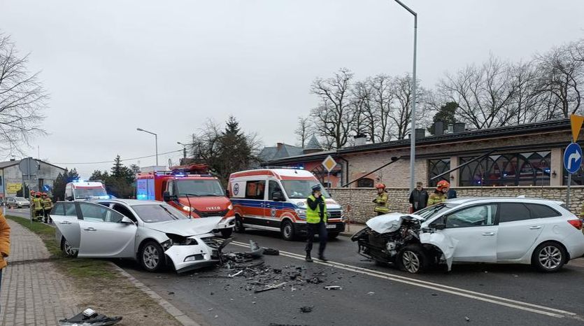 Łódzkie. Dzieci ranne z czołowym zderzeniu