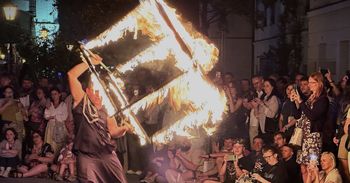 Teatr ognia dał nieziemski spektakl w Zielonej Górze. Ognista noc na finał dni piwnic winiarskich | ZDJĘCIA