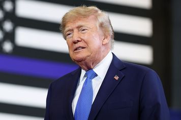 Trump wraca do starego planu. Chce rozmowy z Kim Dzong Unem
