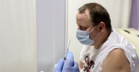 Szczepionka na COVID-19. Naukowcy zbadali jakość spermy u zaszczepionych mężczyzn