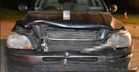 Siedzieli pod wiatą, w którą wjechało auto. Nie żyją