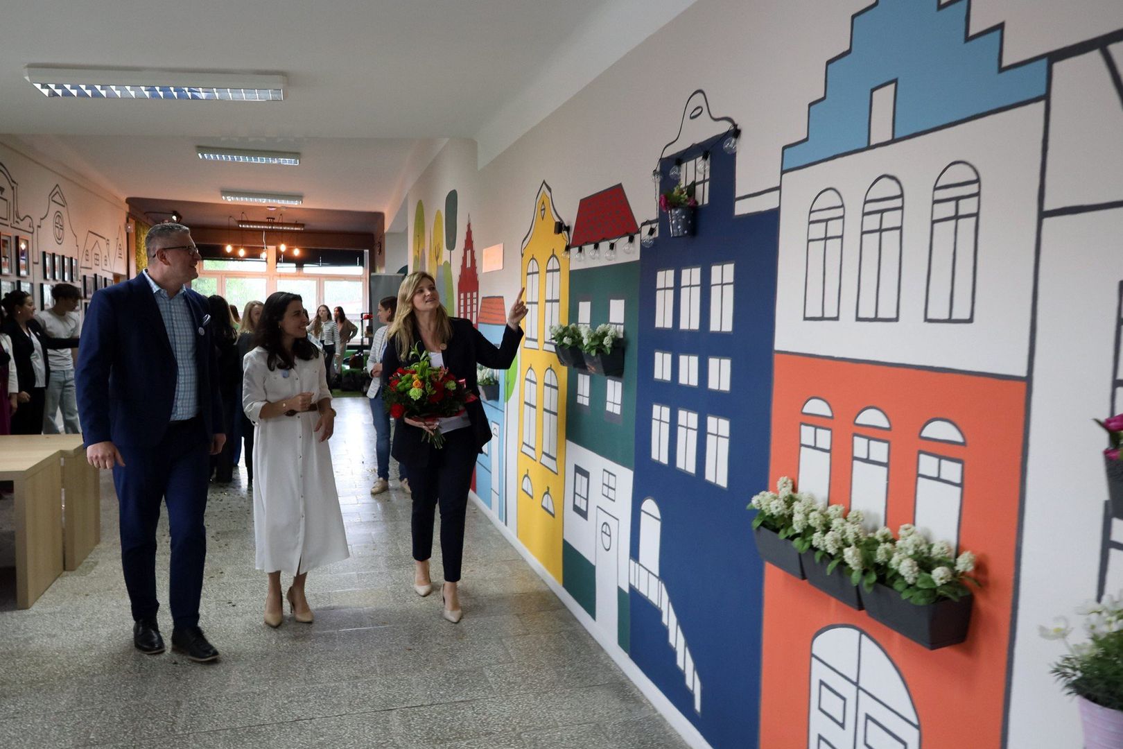 Sztuka, która łączy - mural &#34;Przyjazna Strefa&#34; w VIII LO w Lublinie już gotowy!