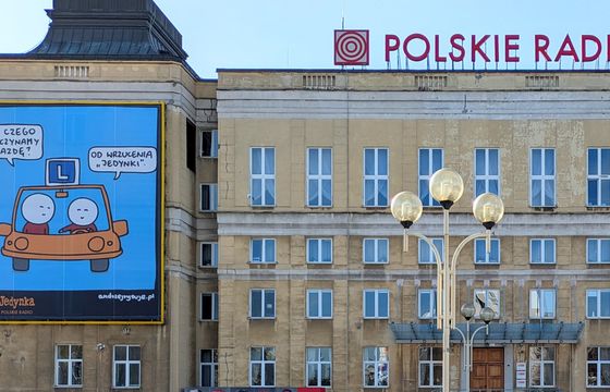 Andrzej Rysuje dla Polskiego Radia. Dowcipna grafika na siedzibie