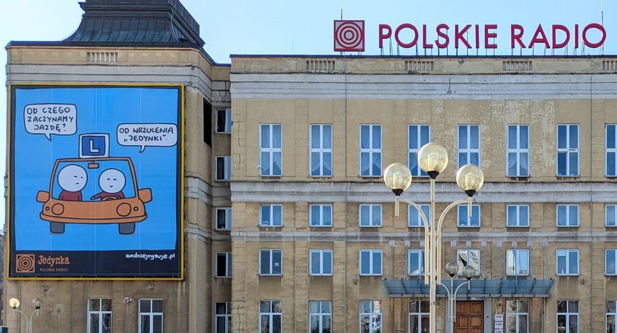 Andrzej Rysuje dla Polskiego Radia. Dowcipna grafika na siedzibie