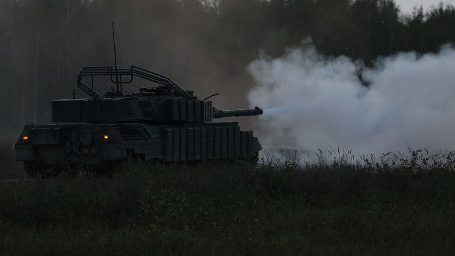 Ukraiński Leopard 1A5 z modernizacjami podczas strzału