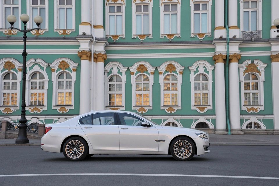 BMW serii 7 na rok 2013 - megagaleria niemieckiego okrętu flagowego 30