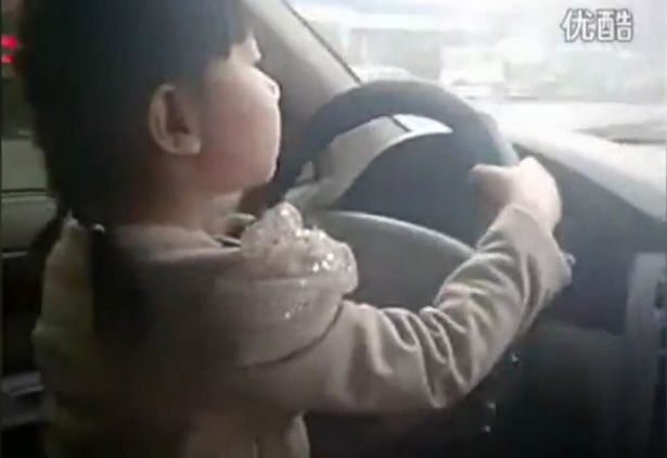 W Chinach prowadzenie samochodu jest dziecinnie proste [wideo]