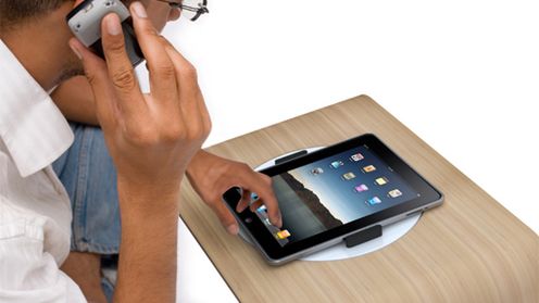 Funkcjonalna „kołyska” dla iPad’a 1