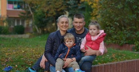 5-latek cierpi na wyniszczającą chorobę jelit. Przeszedł 29 operacji. "W pewnym momencie jego brzuch miał 120 szwów"