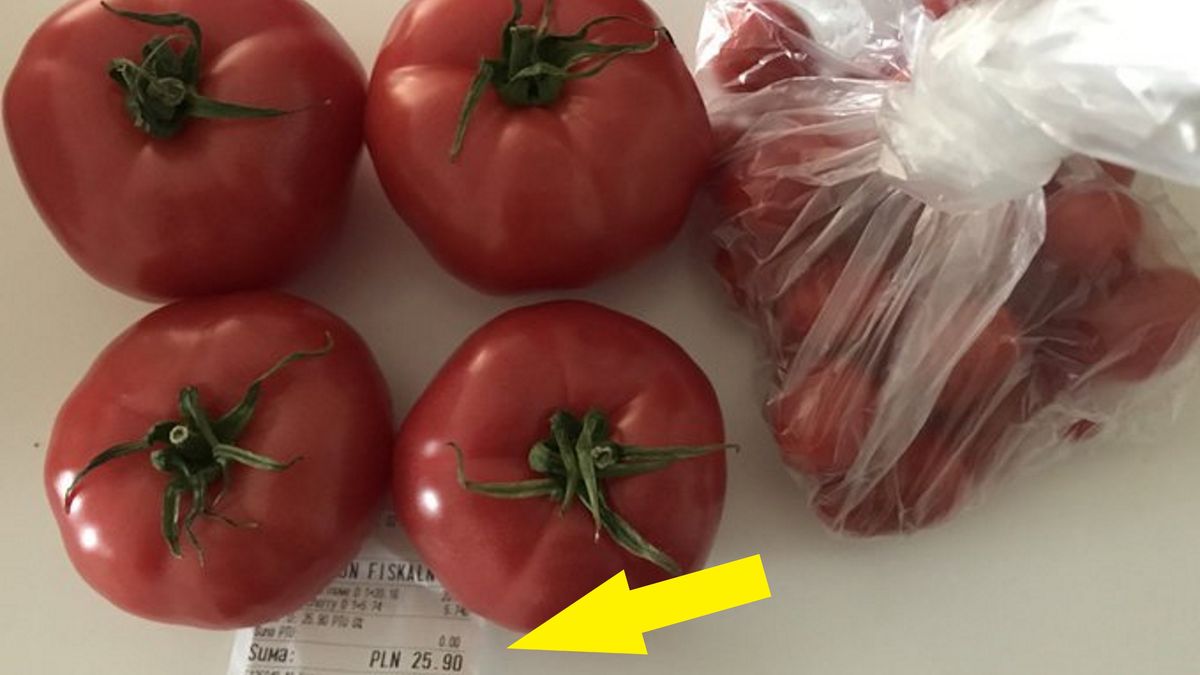 Łukasz Pawłowski podzielił się na Twitterze zdjęciem paragonu za pomidory, które kupił w jednym z warszawskich warzywniaków.