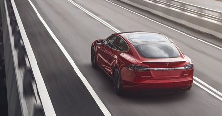 Tesla ma kłopoty po wypadkach z Autopilotem. W USA trwa dochodzenie