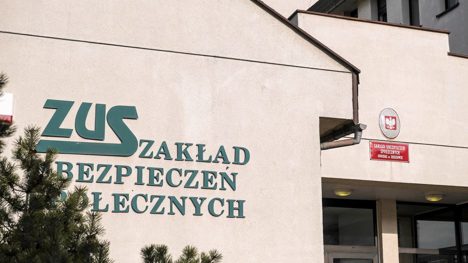 Koronawirus a opieka nad dzieckiem. Zasiłek opiekuńczy wydłużony. ZUS o tym, jak i gdzie go dostać